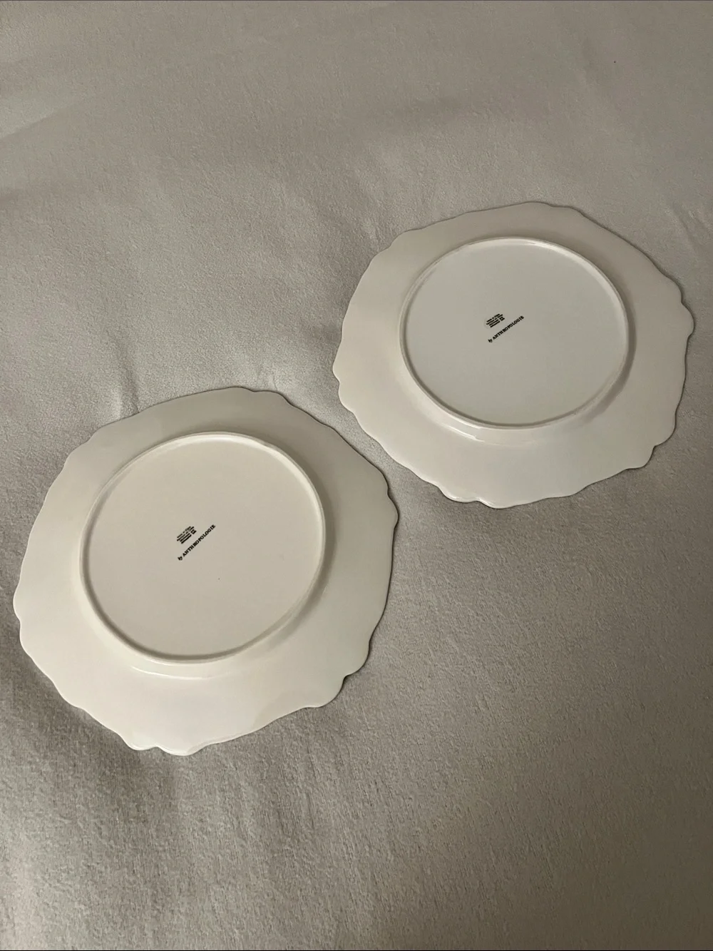 Anthropologie Benedita Bow Ceramic Stoneware Dinner Plate Set of Two - Picture 4 of 5